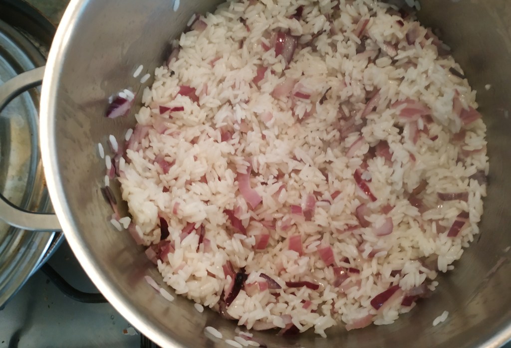 riz et oignon mélangés.